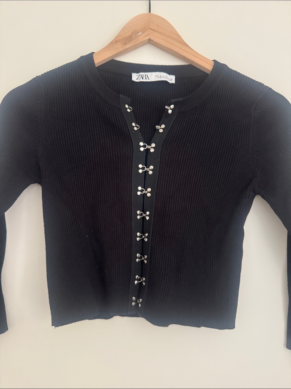 Zara Black Ribbed Hook-Front Cardigan with Decorative Clasps